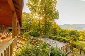 Mount Mitchell Eco Retreat