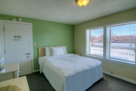 Surfside Motor Lodge