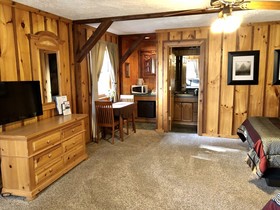 The Wells Cashiers
