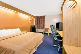 Days Inn by Wyndham Charlotte Northlake