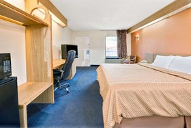 Days Inn by Wyndham Charlotte Northlake