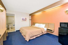 Days Inn by Wyndham Charlotte Northlake