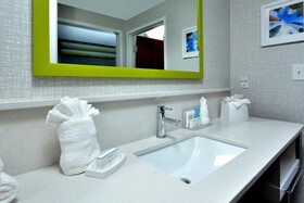 Hampton Inn & Suites by Hilton Charlotte North I 485