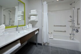 Hampton Inn & Suites by Hilton Charlotte North I 485