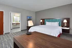 Hampton Inn & Suites by Hilton Charlotte North I 485