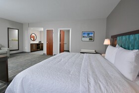 Hampton Inn & Suites by Hilton Charlotte North I 485