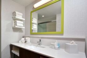 Hampton Inn & Suites by Hilton Charlotte North I 485