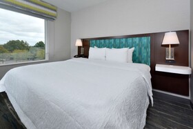 Hampton Inn & Suites by Hilton Charlotte North I 485