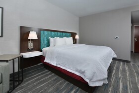 Hampton Inn & Suites by Hilton Charlotte North I 485