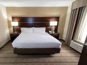 Holiday Inn Charlotte Airport Conference Center