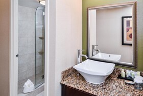 DoubleTree by Hilton Charlotte City Center