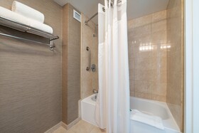 DoubleTree by Hilton Charlotte City Center