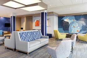 Holiday Inn Express & Suites Charlotte Airport Area
