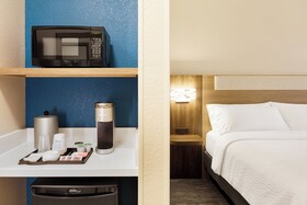 Holiday Inn Express & Suites Charlotte Airport Area