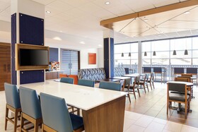 Holiday Inn Express & Suites Charlotte Airport Area