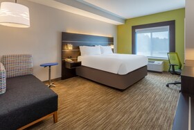Holiday Inn Express & Suites Charlotte-Arrowood
