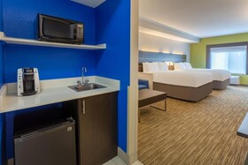 Holiday Inn Express & Suites Charlotte-Arrowood