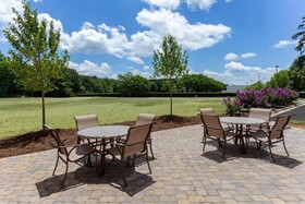 Holiday Inn Express & Suites Charlotte-Arrowood