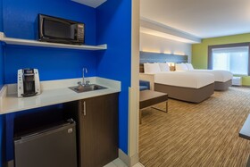 Holiday Inn Express & Suites Charlotte-Arrowood