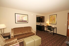 Holiday Inn Express & Suites Charlotte North