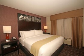 Holiday Inn Express & Suites Charlotte North