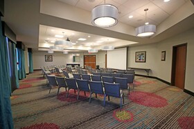 Holiday Inn Express & Suites Charlotte North