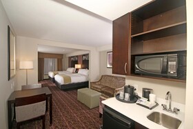 Holiday Inn Express & Suites Charlotte North