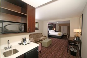 Holiday Inn Express & Suites Charlotte North