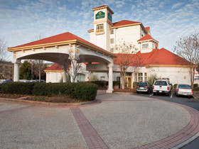 La Quinta Inn & Suites by Wyndham Charlotte Airport South