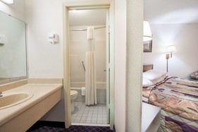 Motel 6 Charlotte NC-Northlake