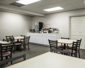 Super 8 by Wyndham Cherokee