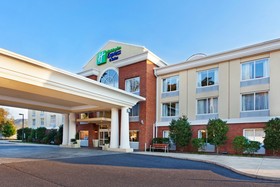 Holiday Inn Express & Suites Dillsboro - Western Carolina