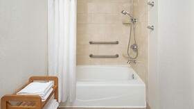 DoubleTree by Hilton Hotel Raleigh-Durham Airport at Research Triangle Park