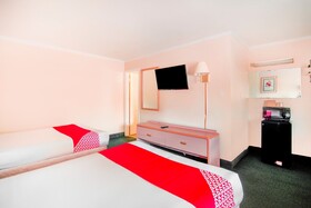 Hotel Durham West Hills by OYO Rooms