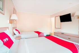Hotel Durham West Hills by OYO Rooms