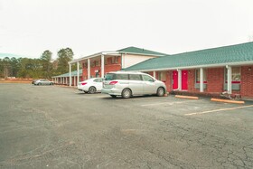 Hotel Durham West Hills by OYO Rooms