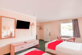 Hotel Durham West Hills by OYO Rooms