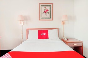 Hotel Durham West Hills by OYO Rooms