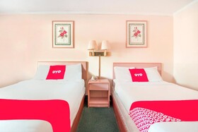 Hotel Durham West Hills by OYO Rooms