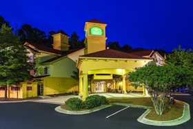 La Quinta Inn & Suites by Wyndham Univ Area Chapel Hill