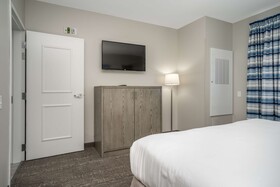 Lighthouse Inn & Suites