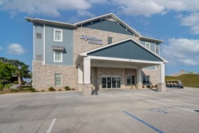 Lighthouse Inn & Suites