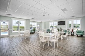 Lighthouse Inn & Suites