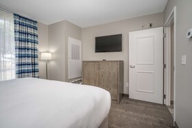 Lighthouse Inn & Suites