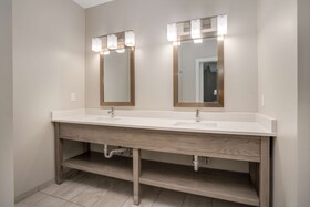 Lighthouse Inn & Suites