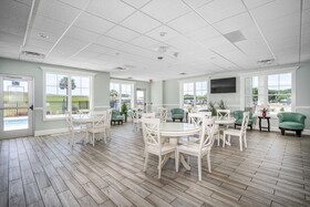 Lighthouse Inn & Suites