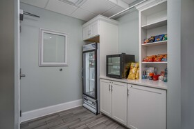 Lighthouse Inn & Suites