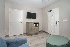 Lighthouse Inn & Suites