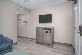 Lighthouse Inn & Suites