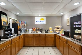 Days Inn & Suites by Wyndham Fort Bragg/Cross Creek Mall